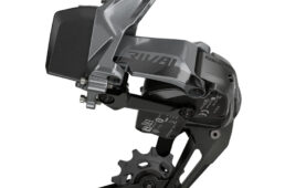 ライバルのXPLRリヤディレーラー