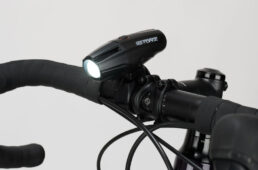 フォース・シャーク700を装着して点灯させた様子