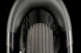 チェックポイントのフロントフォーク