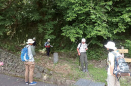 むかし道のハイカー