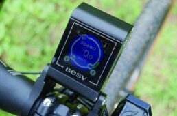 JG1のカラー液晶パネル