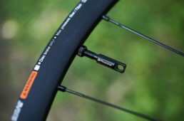 パナレーサーのチューブレスバルブ