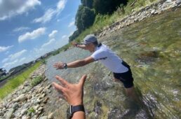 水をまき散らすシシャチョー