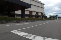 ホテルの敷地内の太平洋岸自転車道