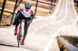 「C50」でスプリントする今村選手