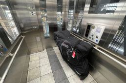 JR浜松町駅のホームエレベーター