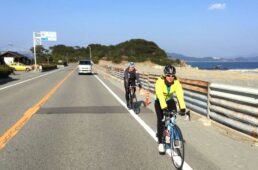 鳴門市内を走るGIANT台湾のツアー担当者