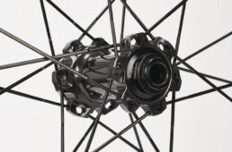 WH-R9270-C50のフロントハブ