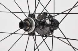 WH-R9270-C60のリヤハブ