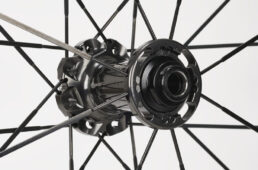 WH-R9270-C60のフロントハブ