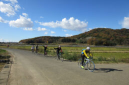 雨引観音へ上る前の元気な参加者