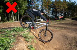 急な下り坂での悪いレディポジション