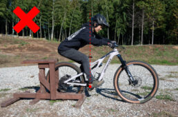 腰を後ろに引きすぎた悪いレディポジションの例