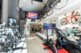 イワイスポーツサイクルの内観