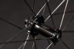 カデックスホイールのフロントハブ