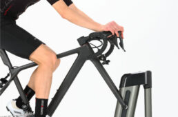 KICKR CLIMBを使う池田さん