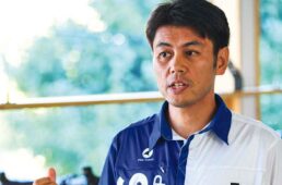 アドバイザー／PEAKS COACHING GROUP　中田尚志さん。京都を拠点にコーチングを展開するピークス・コーチング・グループ・ジャパン代表。自身も国内外でのレース経験を持つ。2018年より小石選手のコーチを務める。