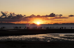 父母が浜の夕日