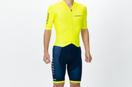 サンボルト・シームレスレーシングセパレートワンピース（3万800円／完全入稿・3〜9着、2万9700円／完全入稿・10着〜、2万9700円／かんたん・3〜9着、2万8600円／かんたん・10着〜）