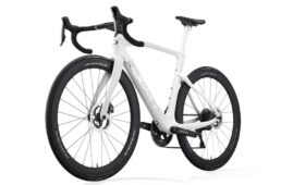 ピナレロ・ドグマ F 新カラー