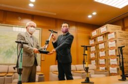 パナレーサーが丹波市の小・中学生へアルミ製フロアポンプを寄贈