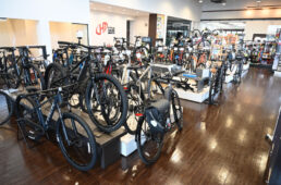 サイクルハウスミヤタ小津店の店内