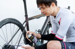 チェーンクリーナー ジェットをテストする田中さん