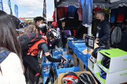 ショップやメーカーが在庫処分品などを格安で販売。これ目当ての来場者も少なくなかったのでは？