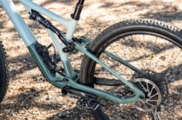 フルサスペンションバイクのリヤサスペンションの一例