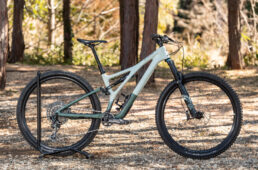 フルサスペンションバイクの一例