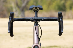 アルテグラR8100のブラケット正面