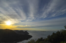大崎山第二展望台から瀬戸内海の北西側を見渡す