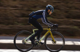 浅野真則：仕事でもプライベートでも自転車漬けの自転車ライター。ロードレースやヒルクライムなど幅広くレースを楽しみ、最近はTTに精力的に取り組んでいる。JBCFエリートツアーにも参戦中。海外のグランフォンドへの参加経験もある。ロングライドやポタリングも好き