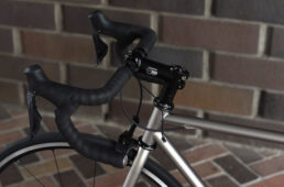 クロモリレーサーグレードRSプラスのハンドルまわり