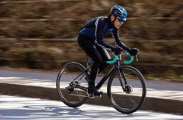 浅野真則：仕事でもプライベートでも自転車漬けの自転車ライター。ロードレースやヒルクライムなど幅広くレースを楽しみ、最近はTTに精力的に取り組んでいる。JBCFエリートツアーにも参戦中。海外のグランフォンドへの参加経験もある。ロングライドやポタリングも好き