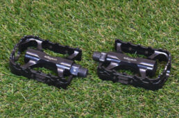 フラットペダル