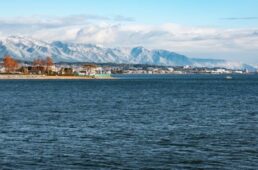 琵琶湖からの比良山