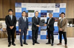 JCLが静岡県富士市に子ども用自転車ヘルメットを寄贈