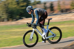 エアロードCF SLX8に乗る吉本さん