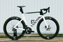 アクセサリーを装備したエアロードCF SLX8