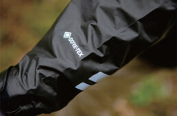 サイクルドライシェルの生地