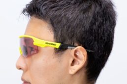 ストリックス・ディーエーを着用（横）