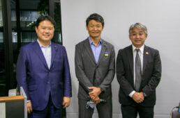 森村たかゆき都議、白戸太朗都議、片山右京チェアマン