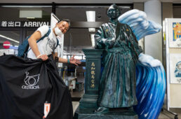 高知龍馬空港の坂本龍馬像