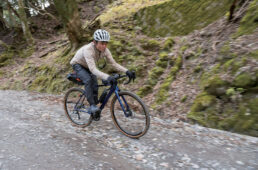 ファンゴに乗る田村さん