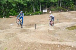 井手川、山本のスラローム