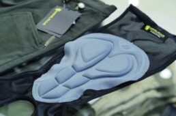 裾ベルト付アンクルパンツ