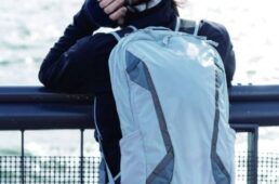 レースエアを背負う東城さん