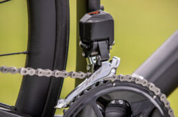 シマノ・105 R7100のフロントディレーラー