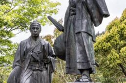 坂本龍馬と澤村惣之丞の像